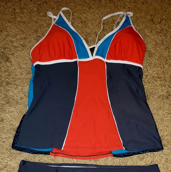 *Plus Size* 🏊♀️🤽♀️🏄♀️Orange Swimsuit/Bathingsuits - Picture 2 of 8